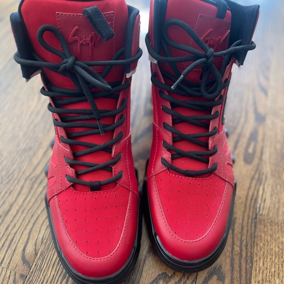 Gorgeous Giuseppe Zanotti - Picture 7 of 7